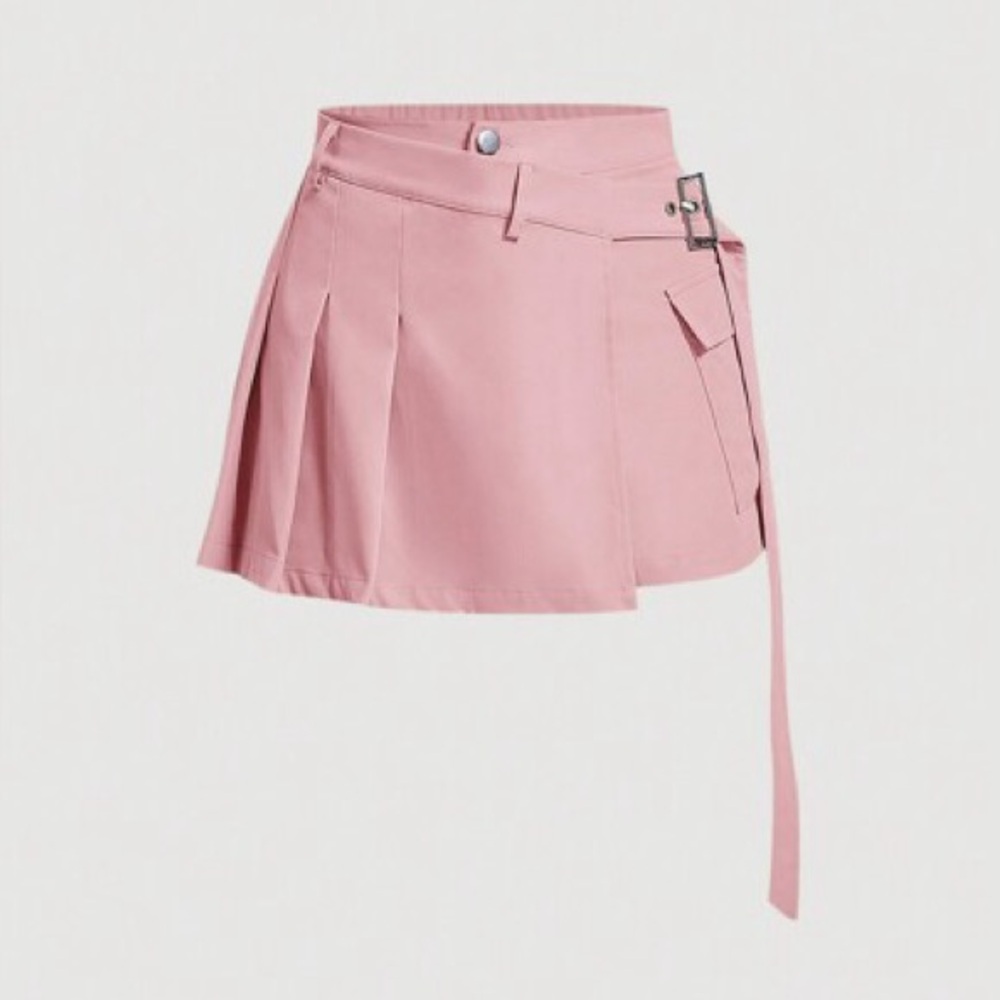 Pink buckle pleated mini skirt